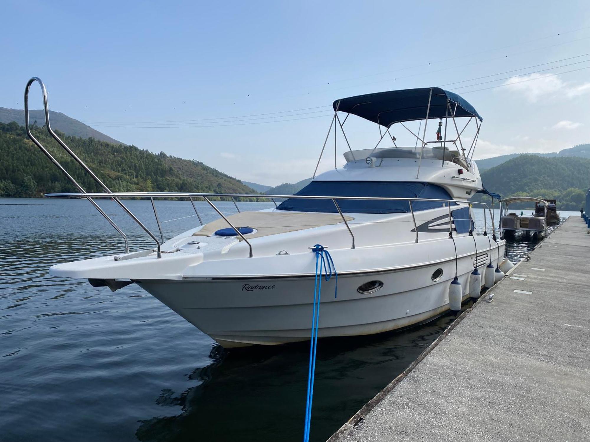 AQUADOURO Yacht RADAMES - Sleep Boat Experience Hotel Castelo de Paiva Buitenkant foto